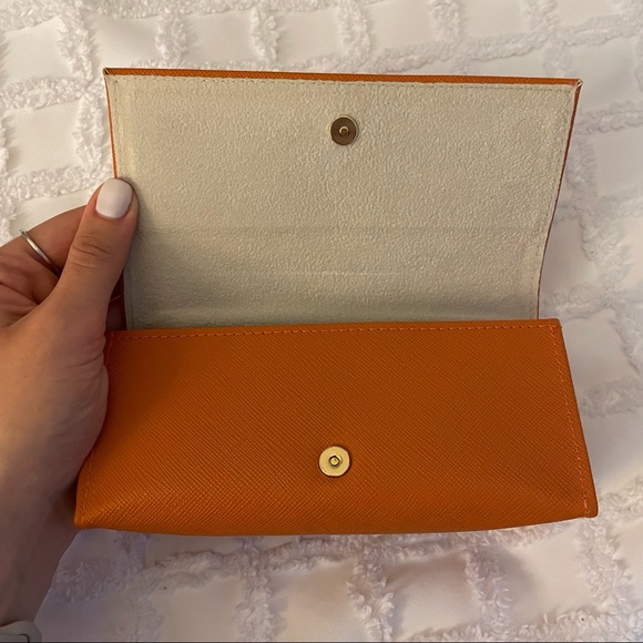 Tory Burch Sunglasses Case - Picture 6 of 12